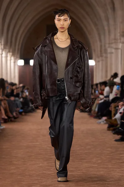 Look 16